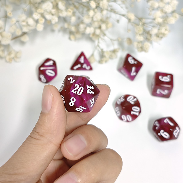 Conjunto de 7 Dados Poliédrico - Board Game Font avaliação e preço